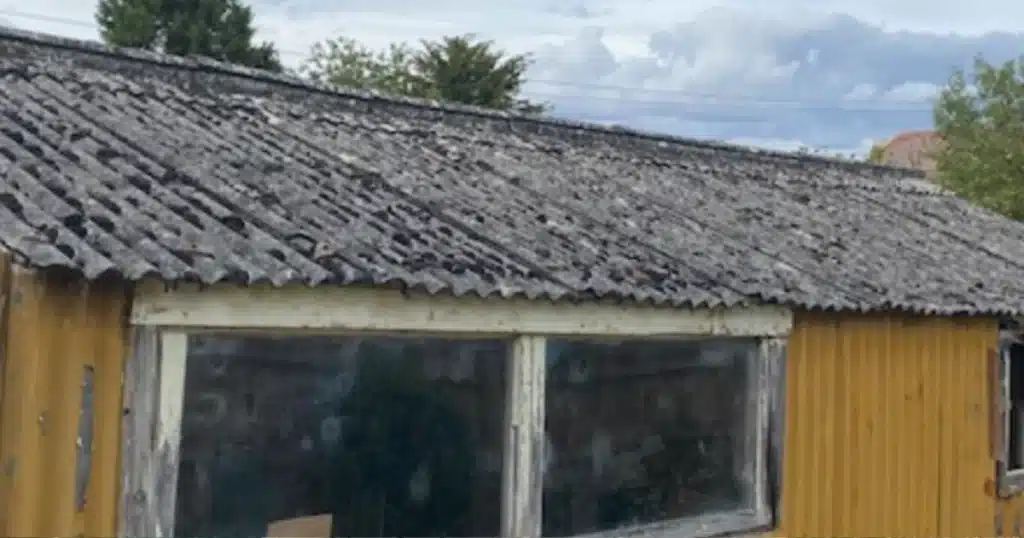Single asbestos garage roof removal